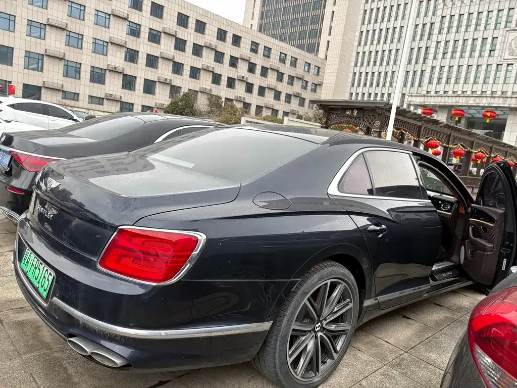 Bentley Flying Spur PHEV 2022 из CN, фото 7