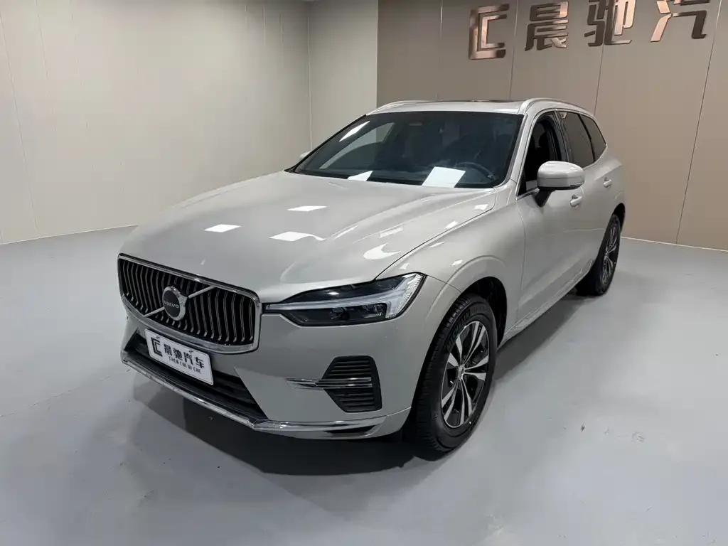 Volvo XC60 — фото 1