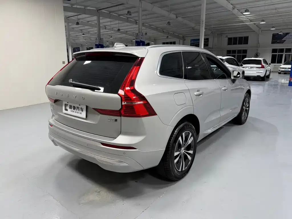 Volvo XC60 — фото 8