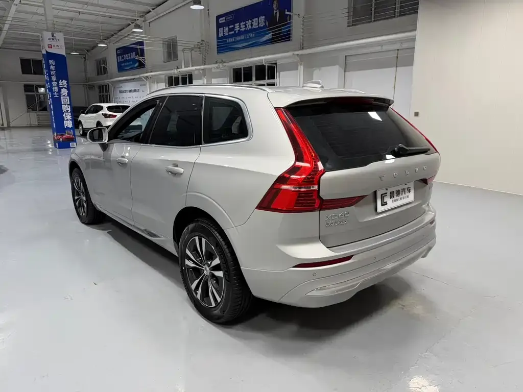 Volvo XC60 — фото 7