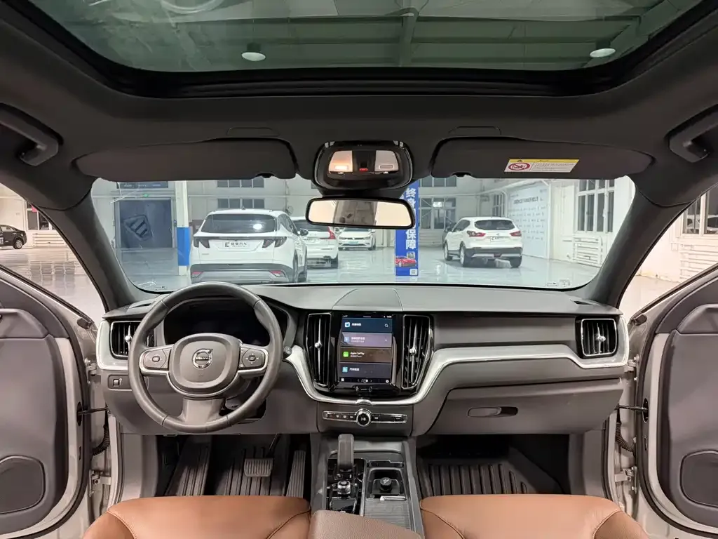Volvo XC60 — фото 10