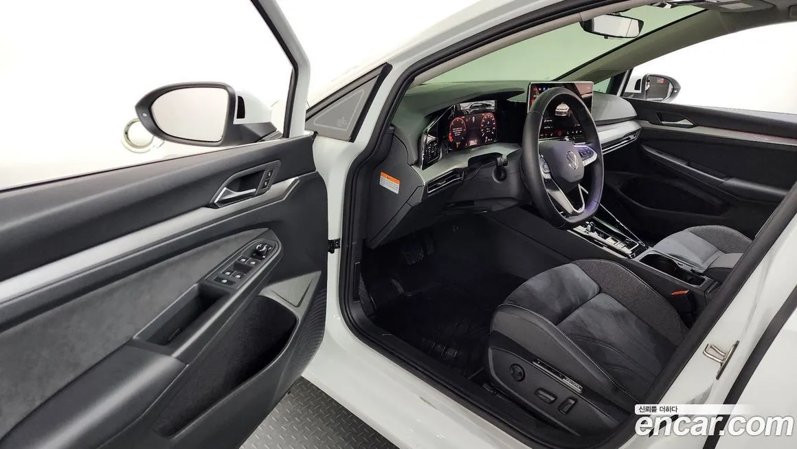 Volkswagen Golf 2025 из KR, фото 2