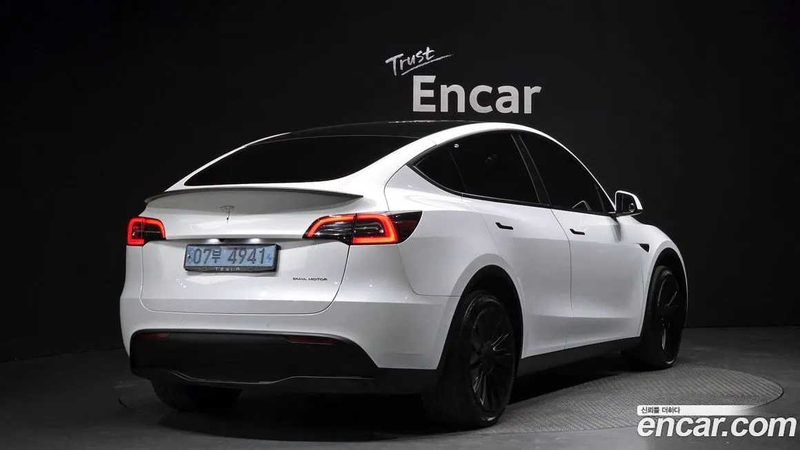 Tesla Model Y — фото 10
