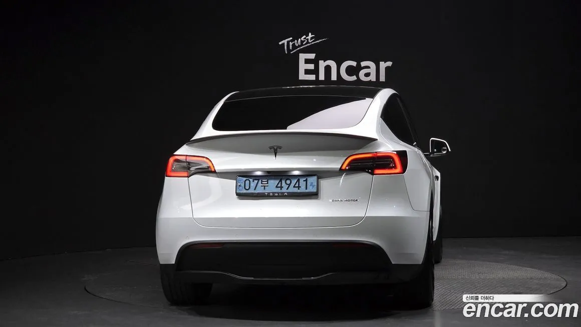 Tesla Model Y — фото 8