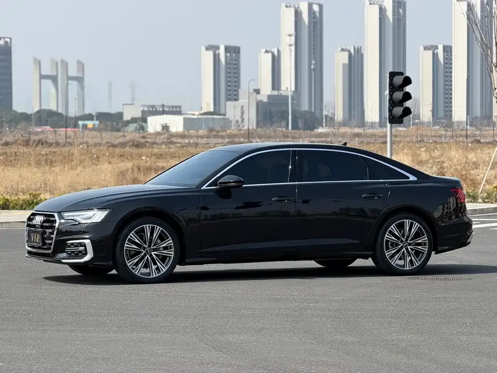 Audi A6L — фото 1