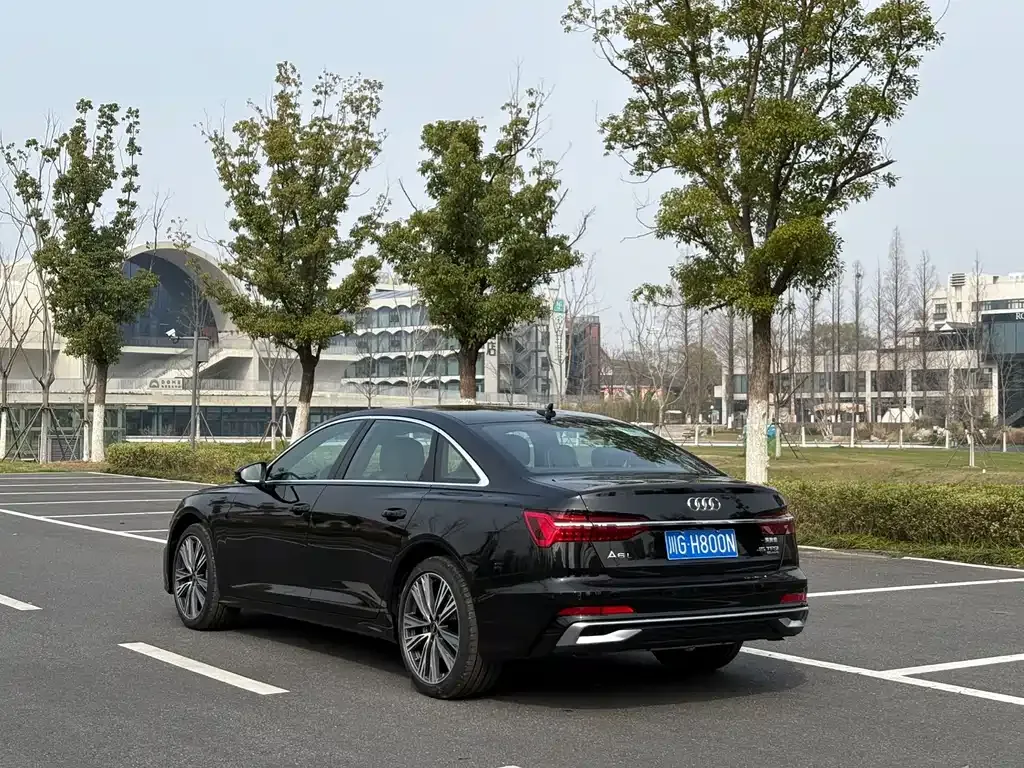 Audi A6L — фото 2