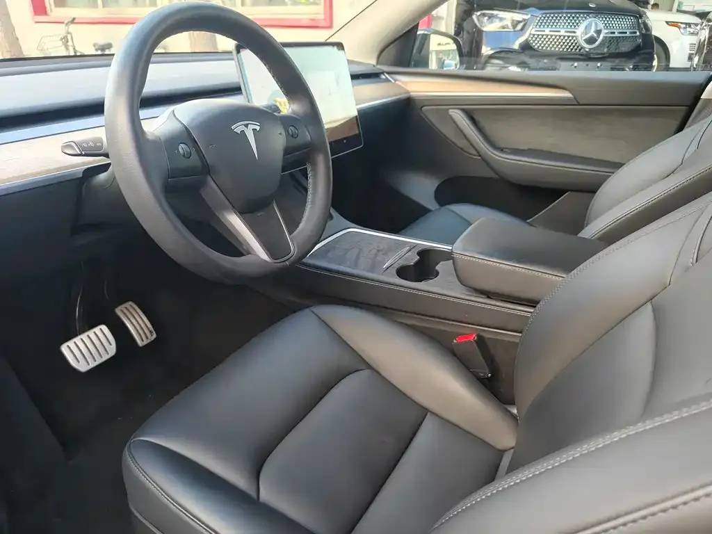 Tesla Model Y — фото 2