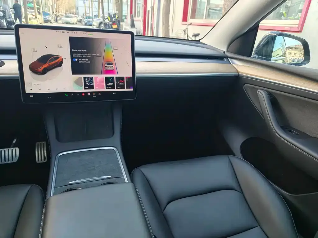 Tesla Model Y — фото 7