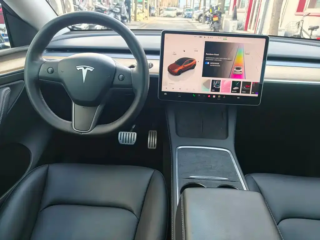 Tesla Model Y — фото 6
