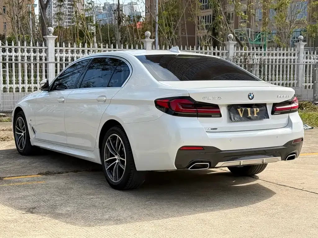 BMW 5 Series — фото 10