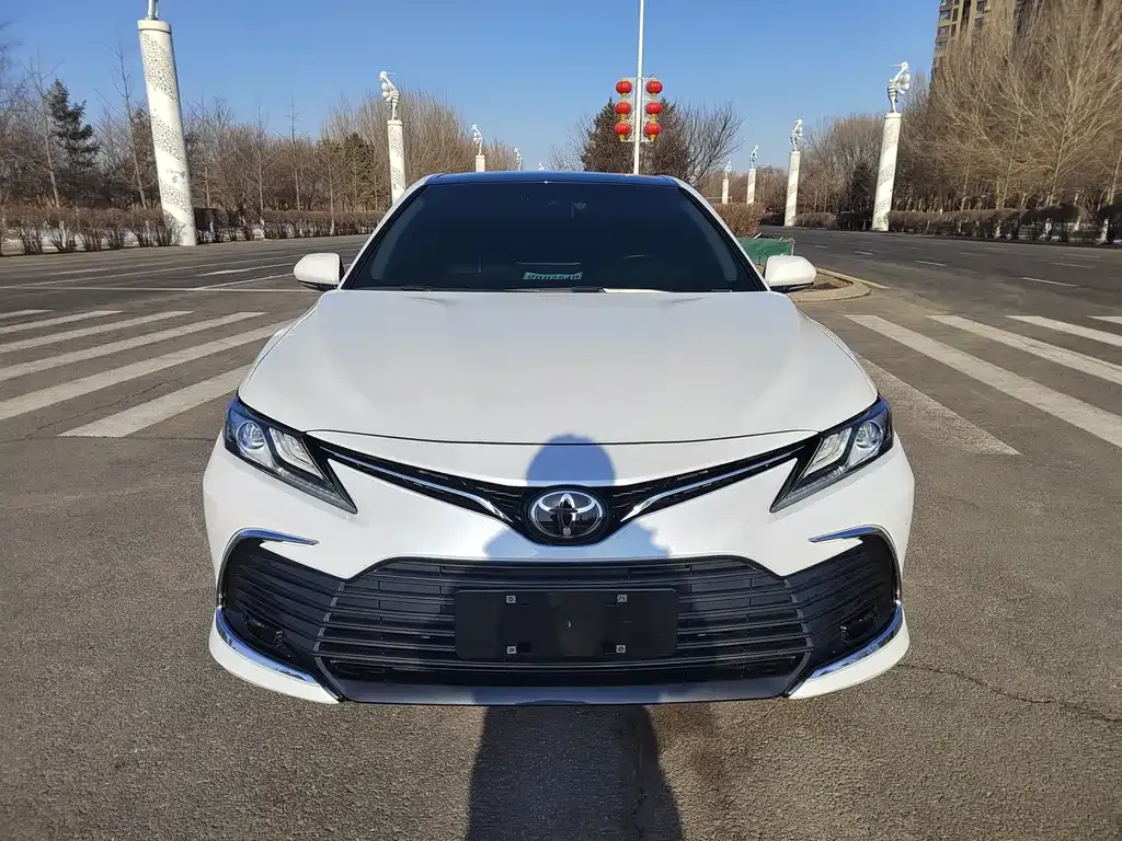 Toyota Camry 2023 из CN, фото 2