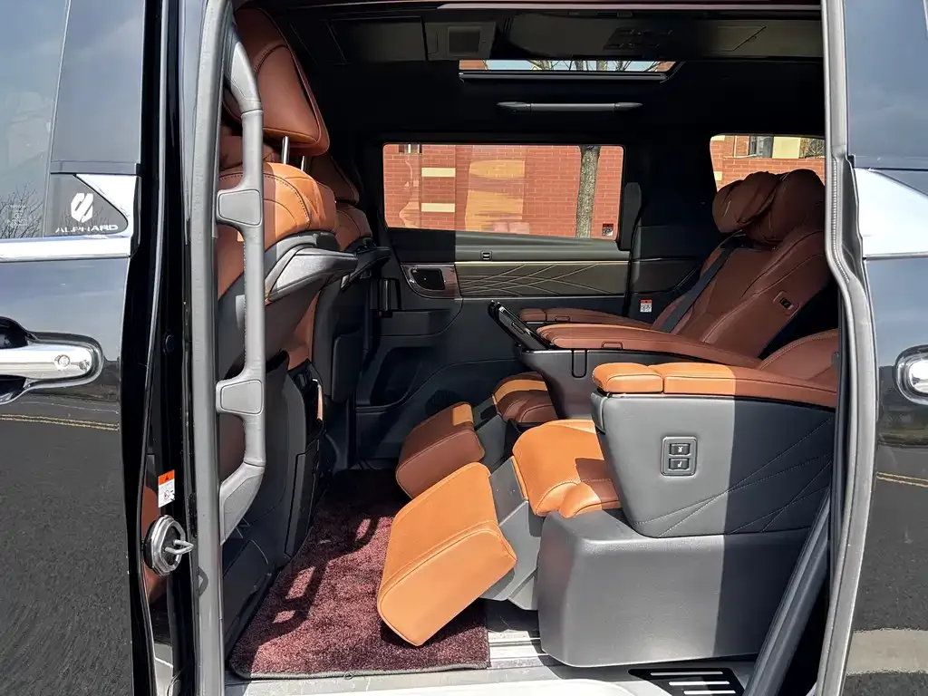 Toyota Alphard — фото 6