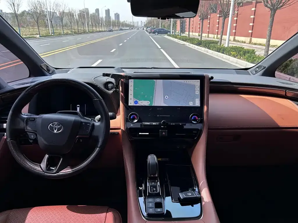 Toyota Alphard — фото 4