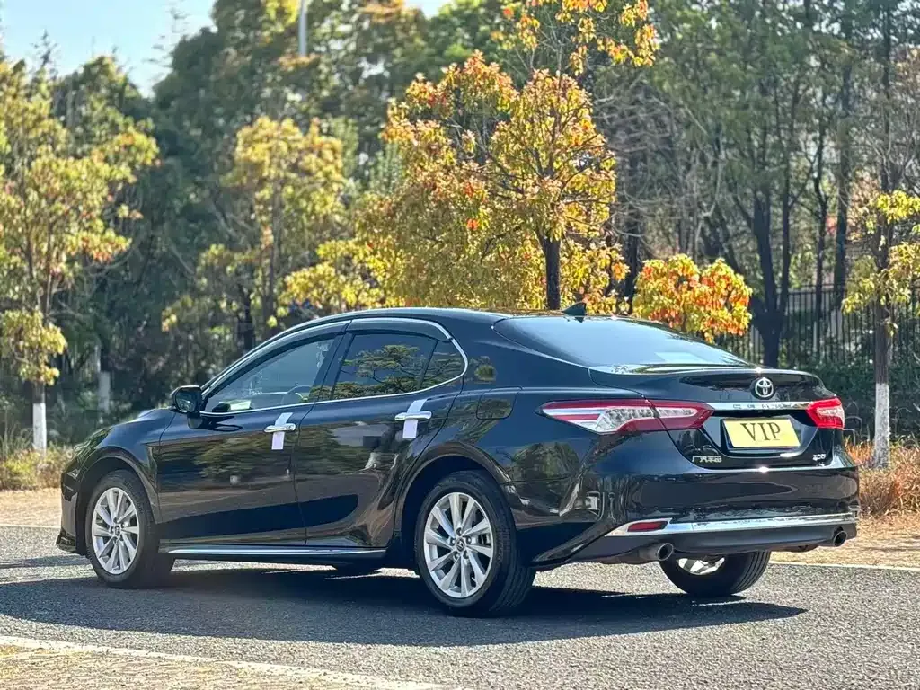 Toyota Camry — фото 9