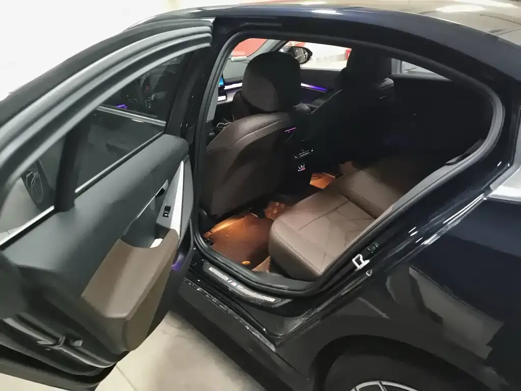 BMW i5 — фото 4