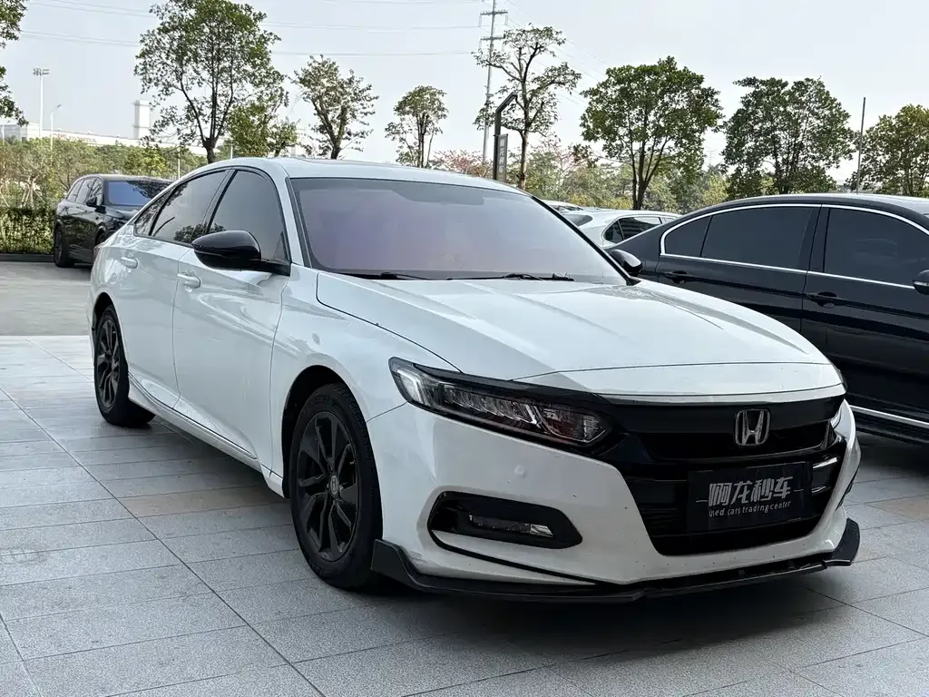 Honda Accord — фото 9