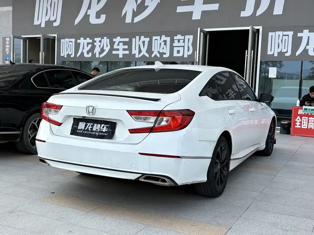 Honda Accord — фото 8