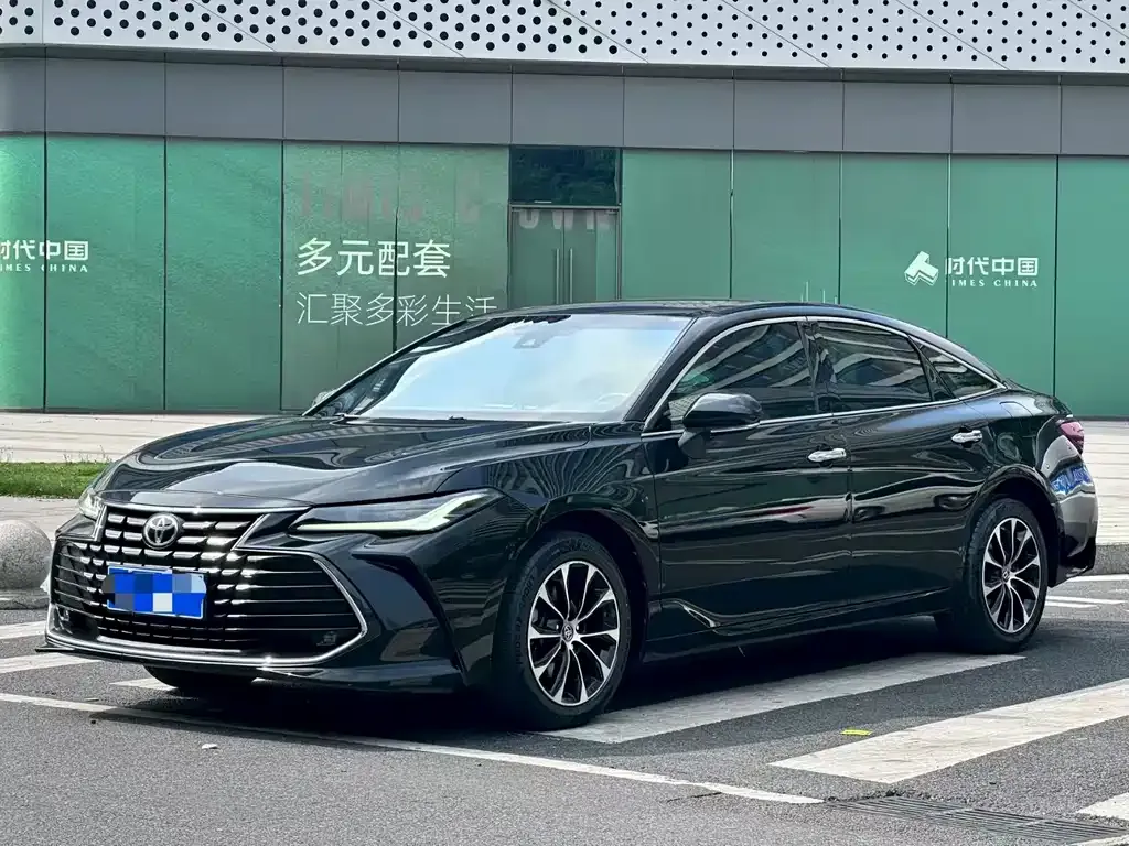 Toyota Avalon — фото 1