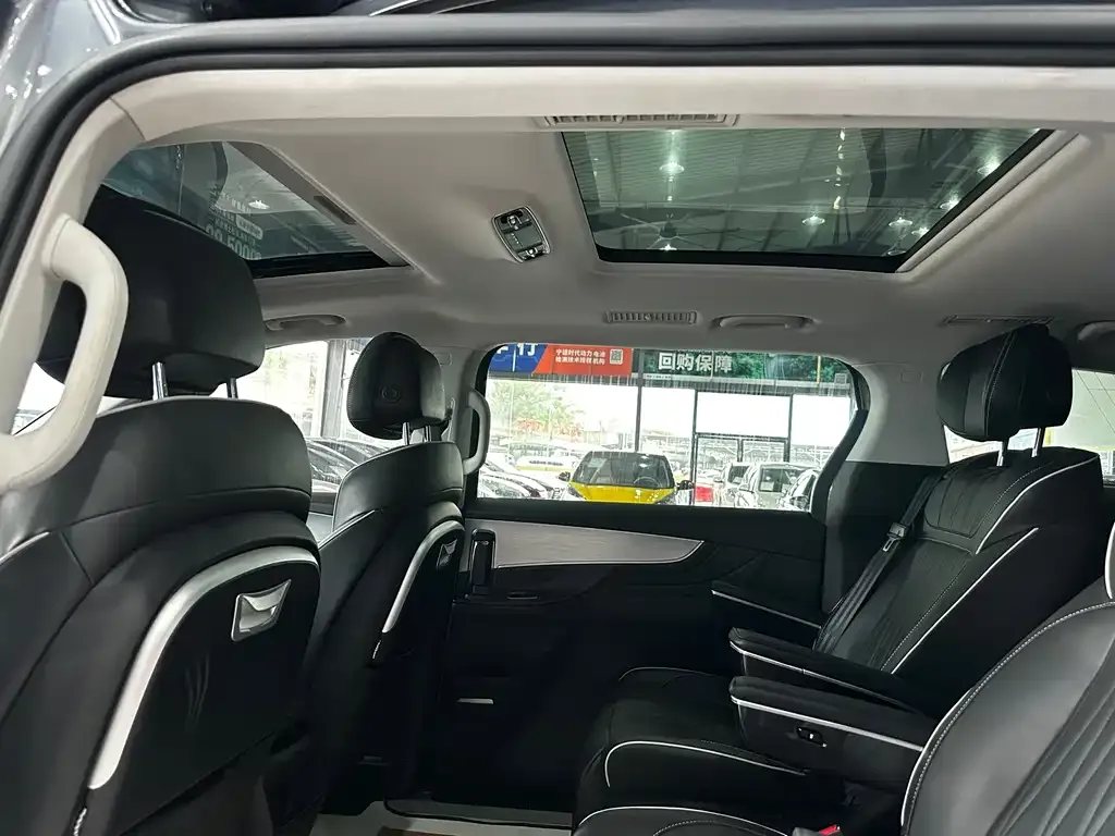 Roewe iMAX8 2023 из CN, фото 4