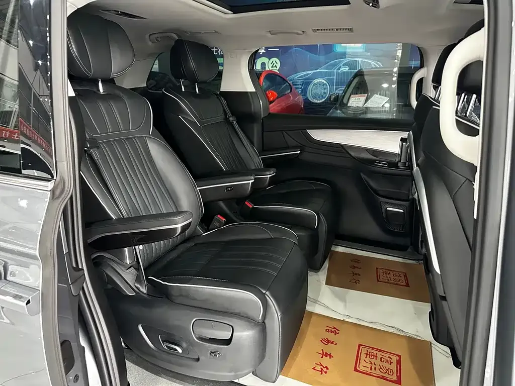 Roewe iMAX8 2023 из CN, фото 2