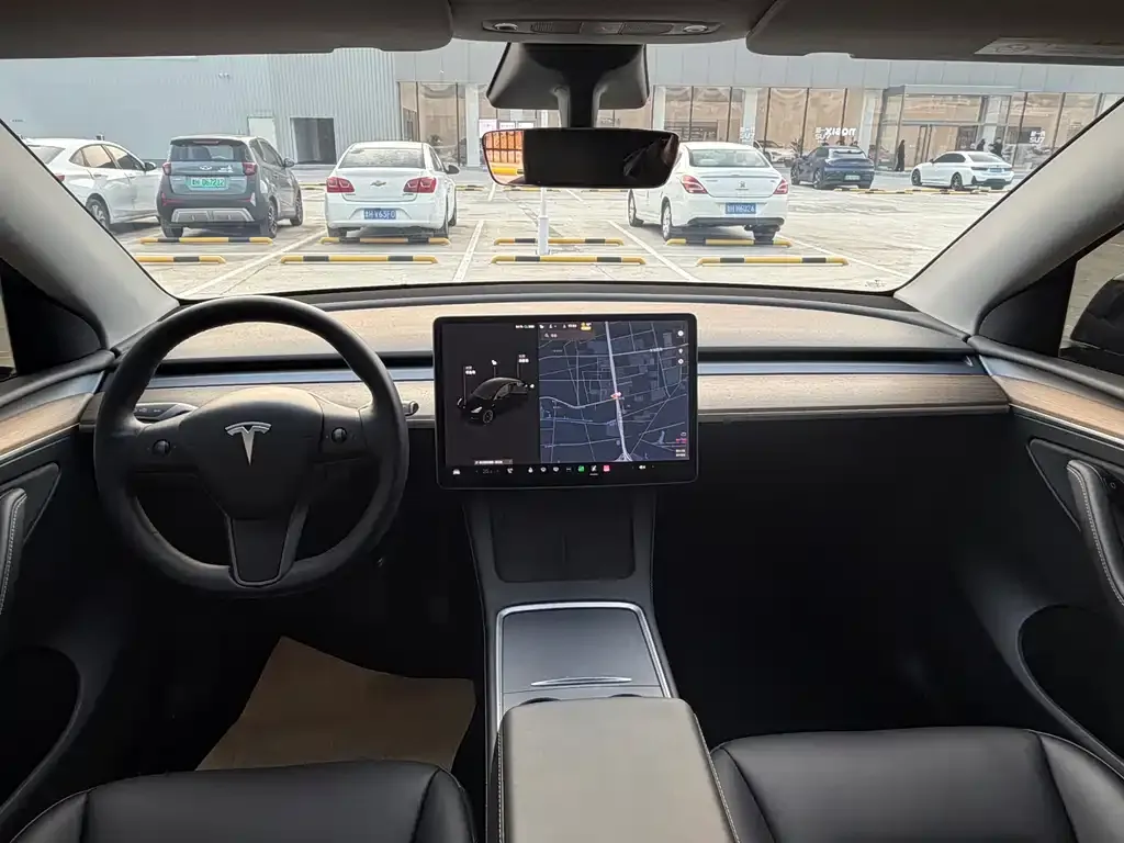 Tesla Model Y — фото 9