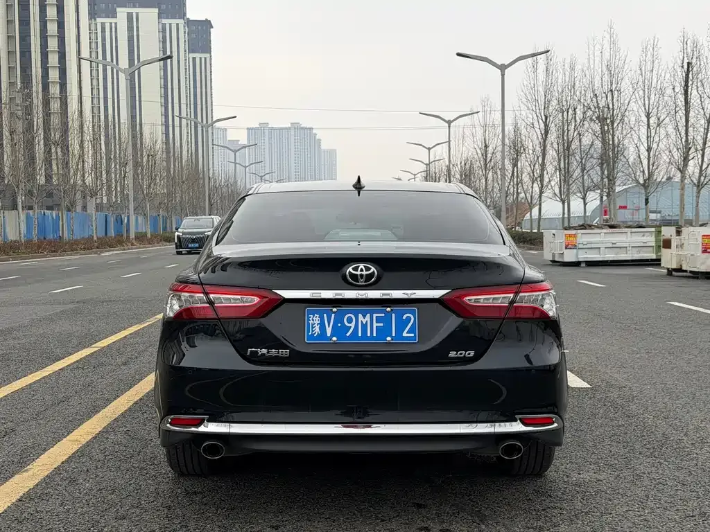 Toyota Camry — фото 10