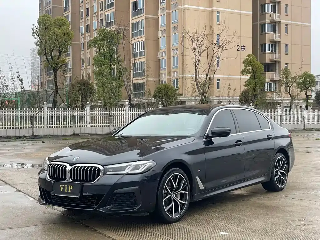 BMW 5 Series — фото 1