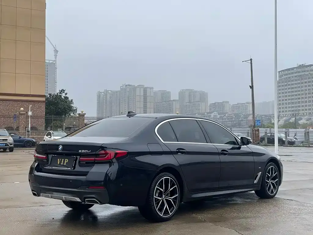 BMW 5 Series — фото 2