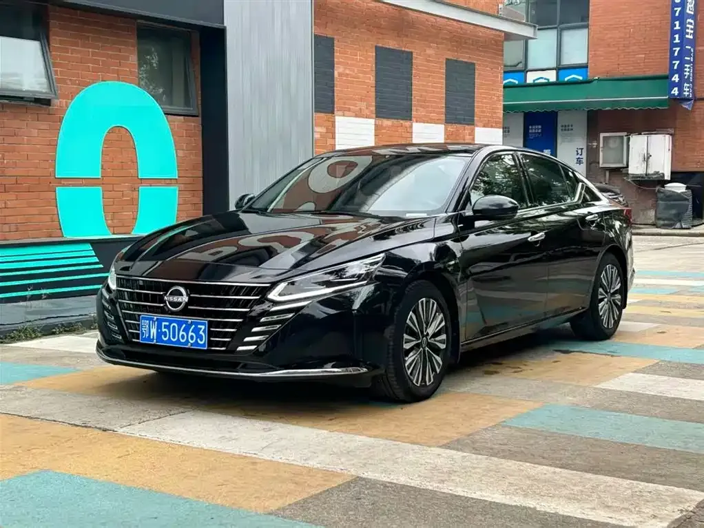 Nissan Teana — фото 1