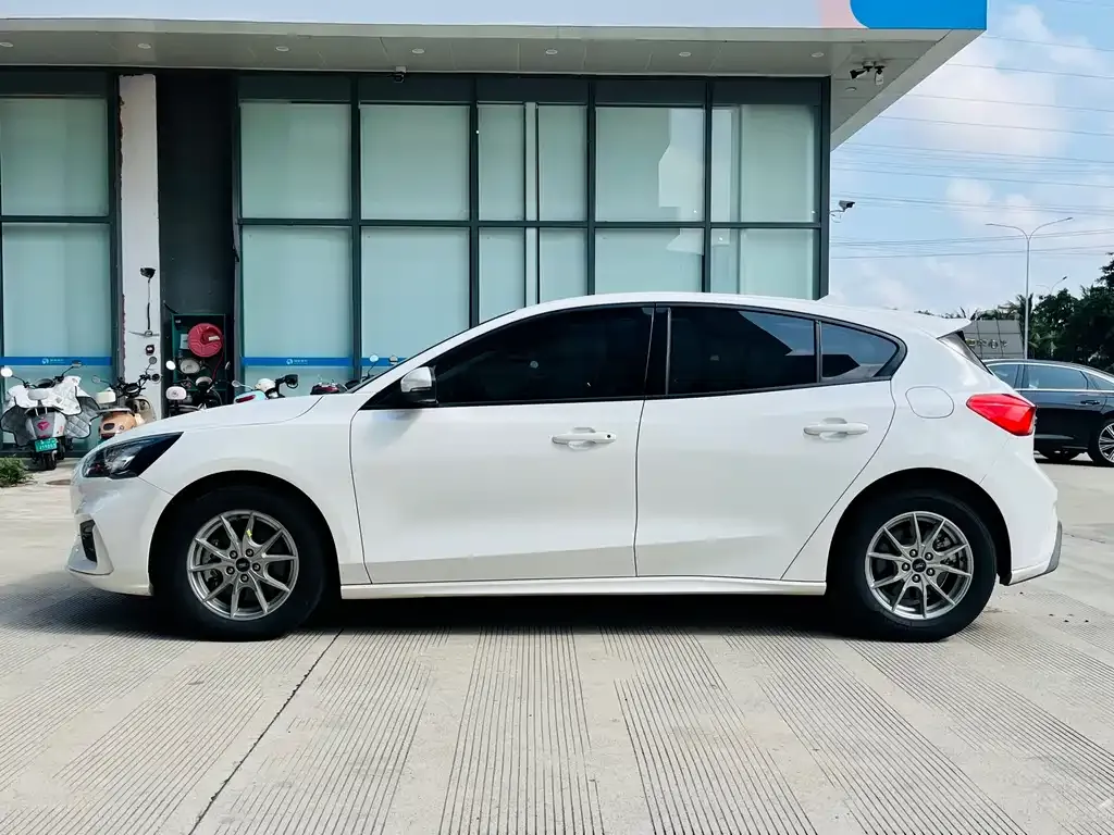 Ford Focus 2022 из CN, фото 10