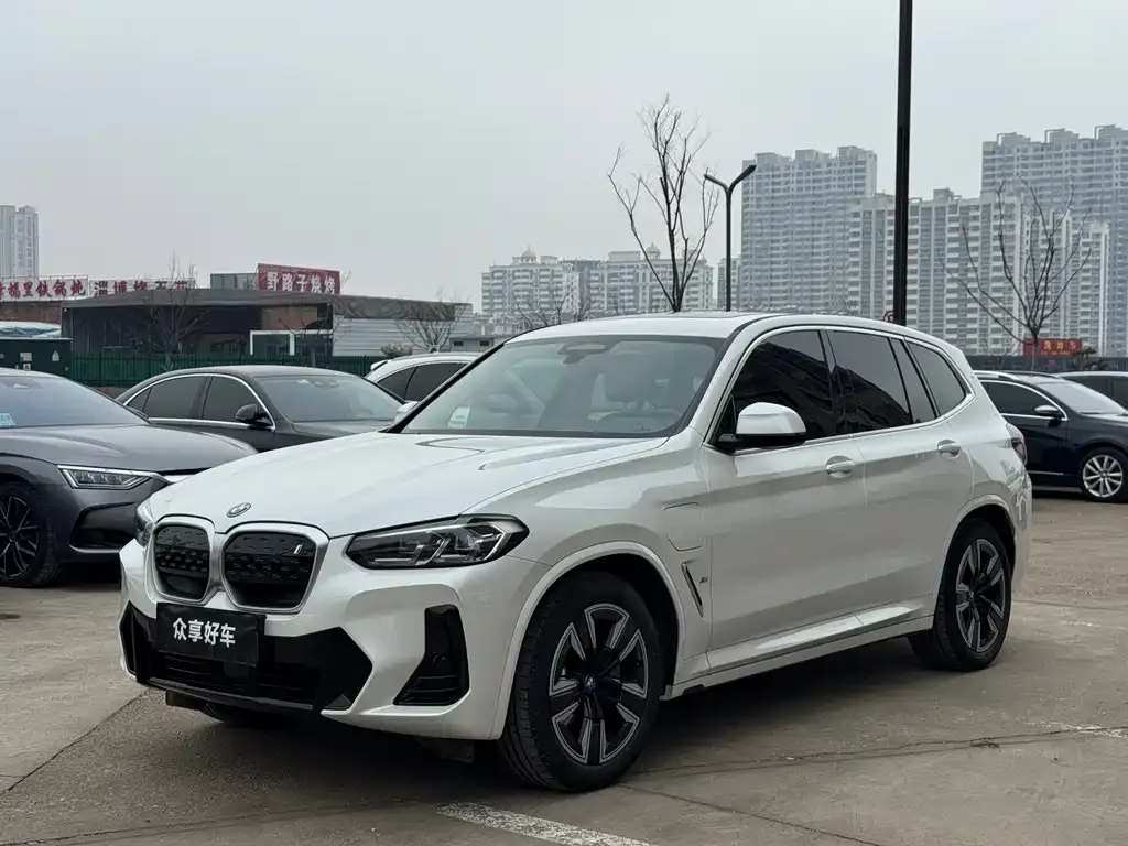 BMW iX3 — фото 1