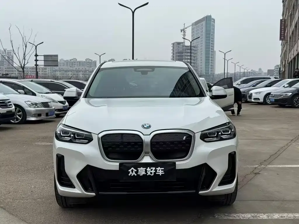 BMW iX3 — фото 10