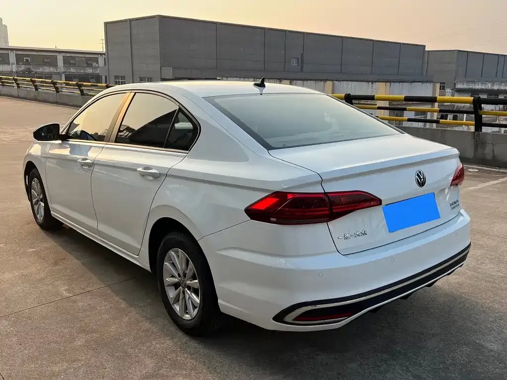 Volkswagen Bora 2024 из CN, фото 8
