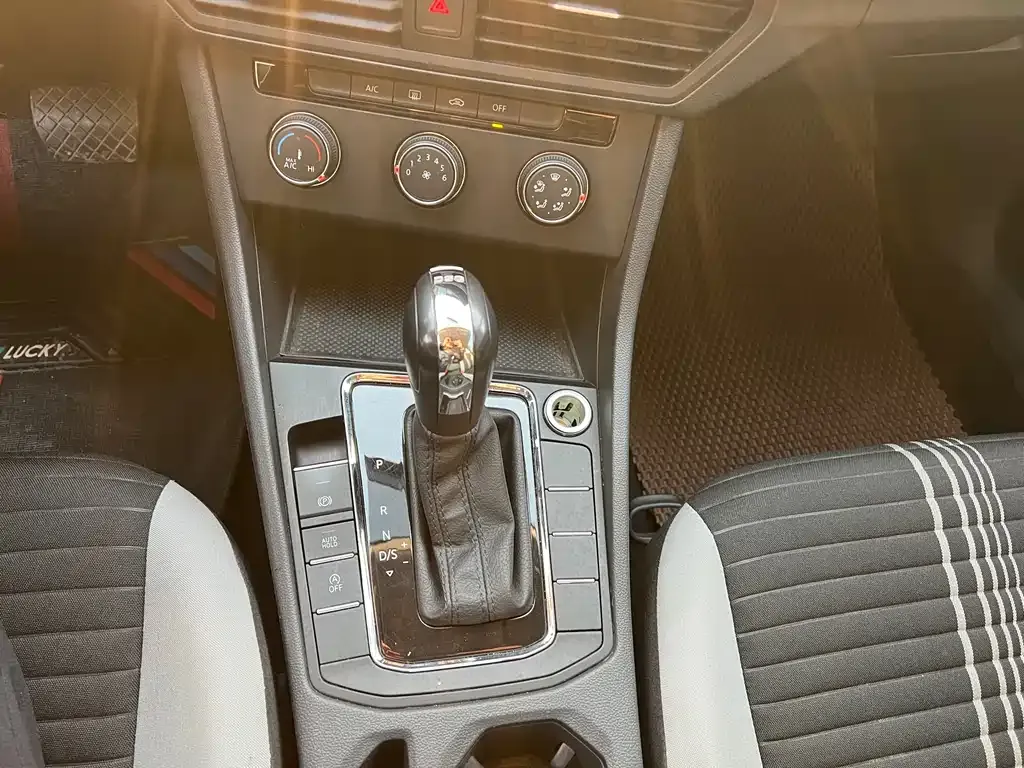 Volkswagen Bora 2024 из CN, фото 10