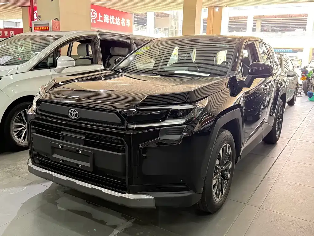 Toyota RAV4 — фото 1