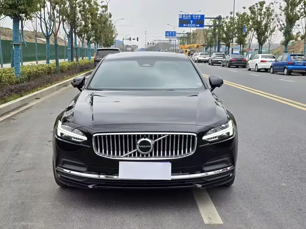 Volvo S90 — фото 1