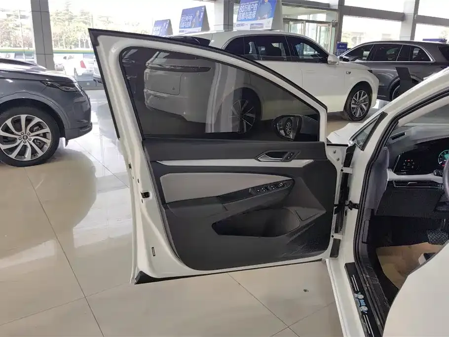 Volkswagen Golf 2022 из CN, фото 9