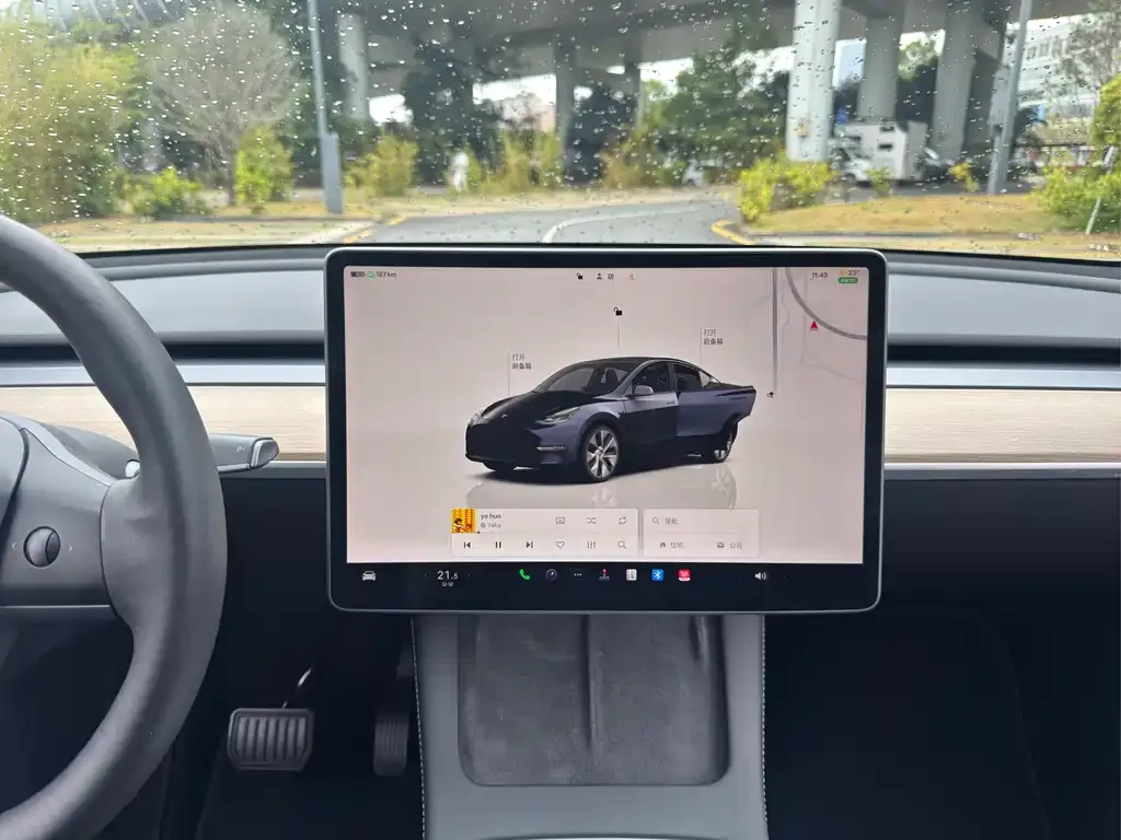 Tesla Model Y — фото 6