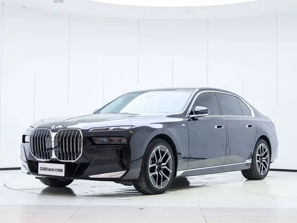 BMW 7 Series — фото 1