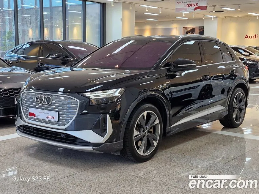 Audi Q4 e-tron — фото 1