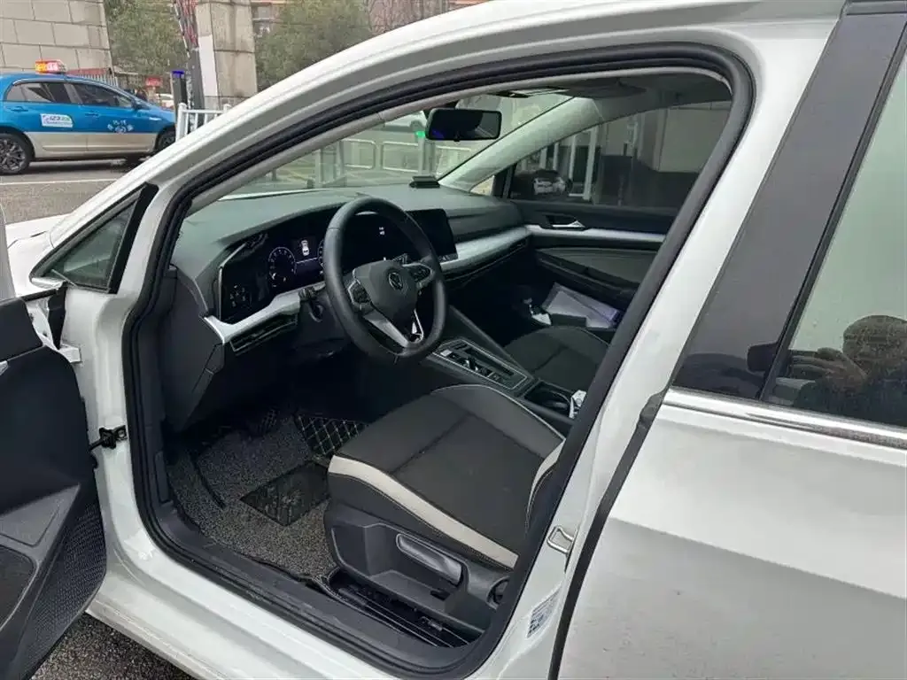 Volkswagen Golf 2022 из CN, фото 6