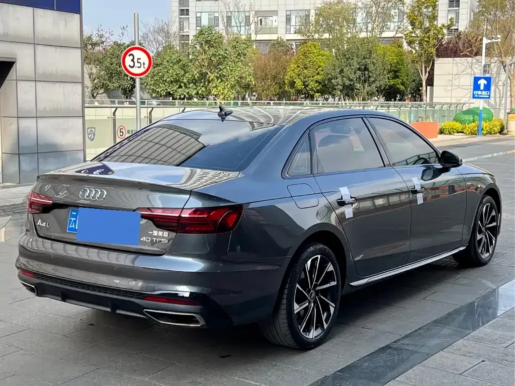 Audi A4L — фото 10