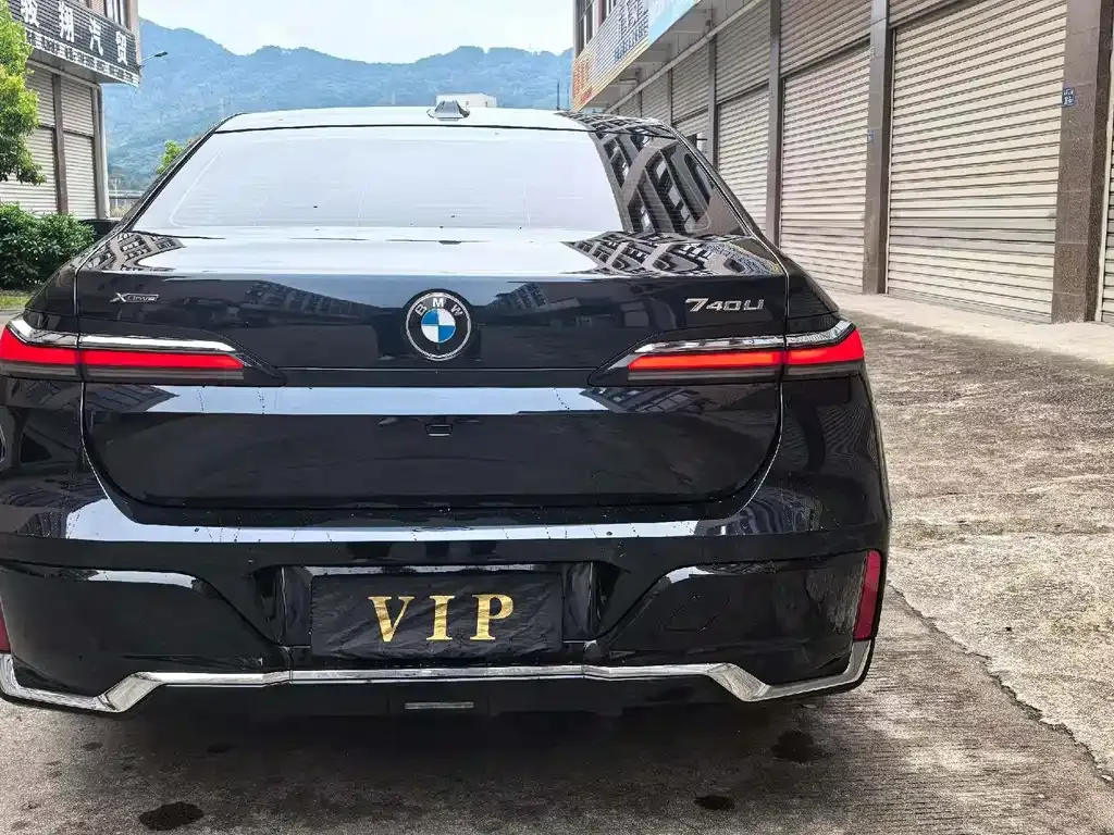 BMW 7 Series — фото 10
