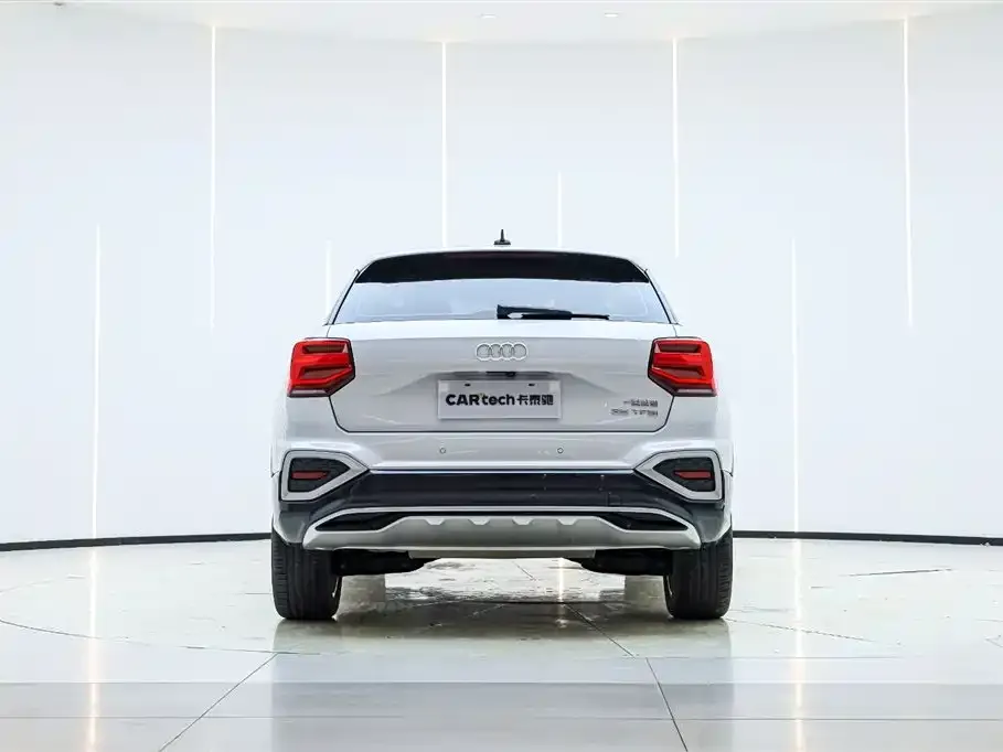 Audi Q2L 2023 из CN, фото 2