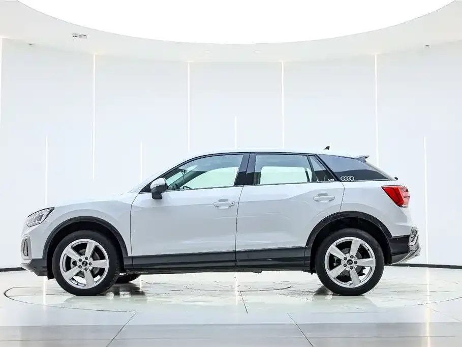 Audi Q2L 2023 из CN, фото 6