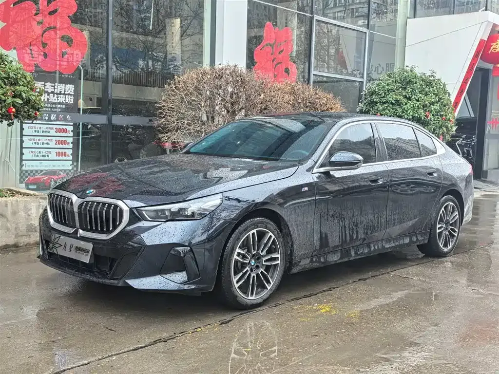 BMW 5 Series — фото 1