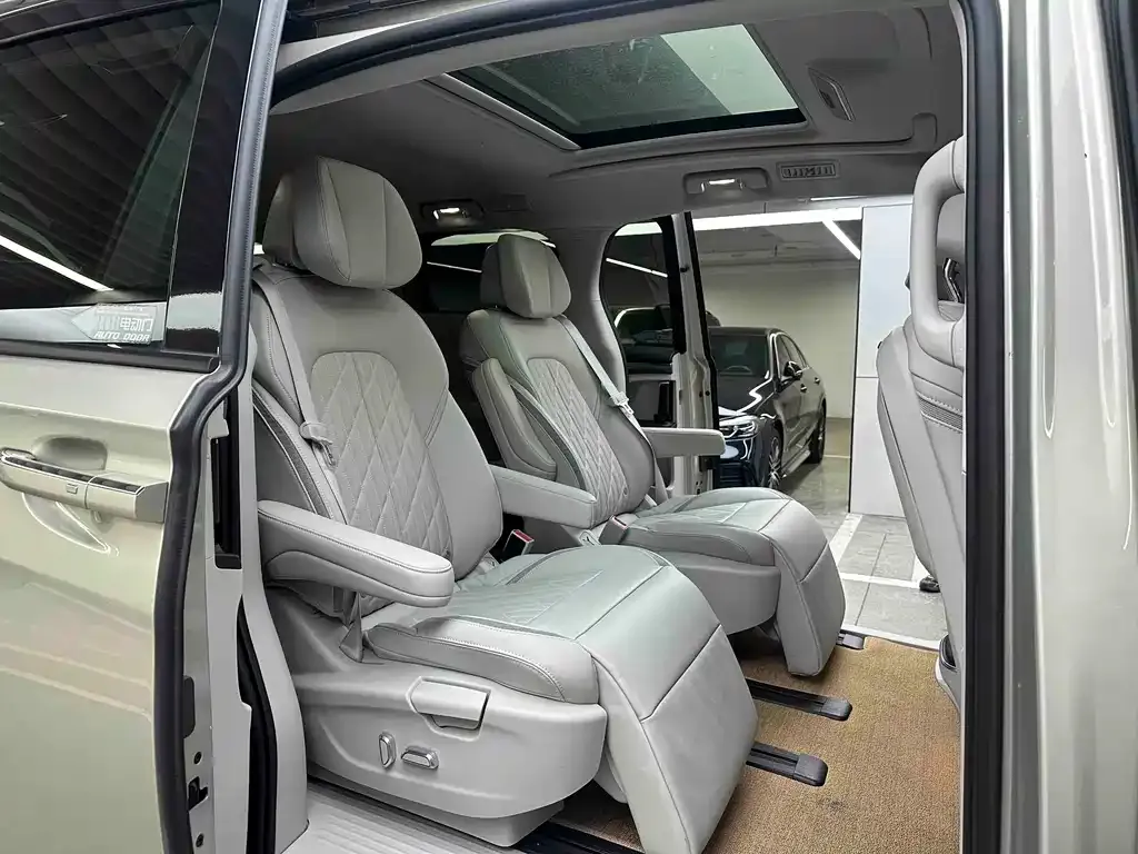 Buick GL8 2023 из CN, фото 3