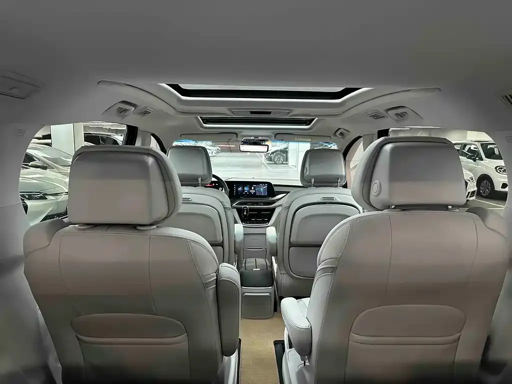 Buick GL8 2023 из CN, фото 2