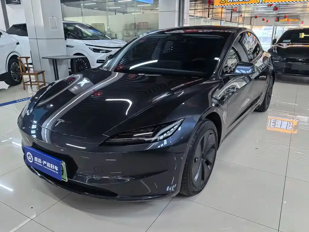 Tesla Model 3 — фото 1