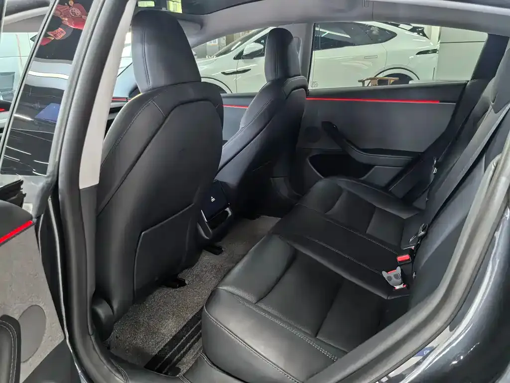 Tesla Model 3 — фото 2